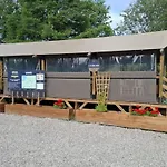 Camping Mobil Cosy Avec Terrasse Pour 2 Personnes - Api-1-52-1537 *